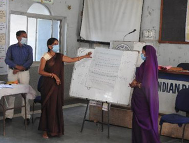 Group activity presentation on Infant and Young Child Feeding using flipchart during a session